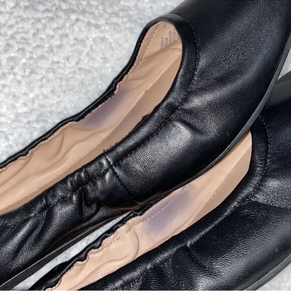 Taryn Rose Black Leather Flats(Size 8B) - Picture 7 of 9